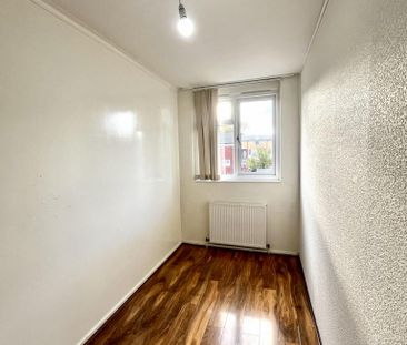 3 bedroom end of terrace house to rent - Photo 4