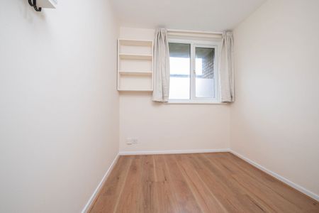 Dowdeswell Close, London, SW15 - Photo 2