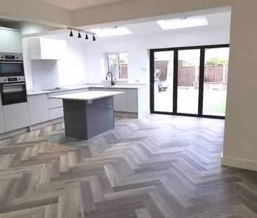 5 bedroom semi-detached house to rent - Photo 3