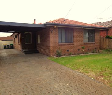 Comfortable family home in convenient location! - Photo 6