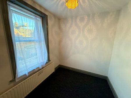 5 bedroom terraced house to rent - Photo 4