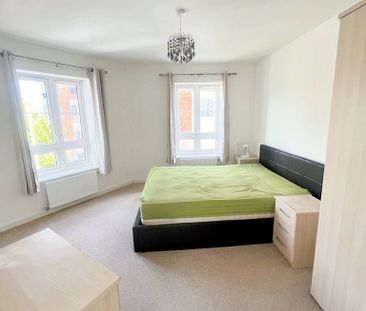 4 bedroom end of terrace house to rent - Photo 2