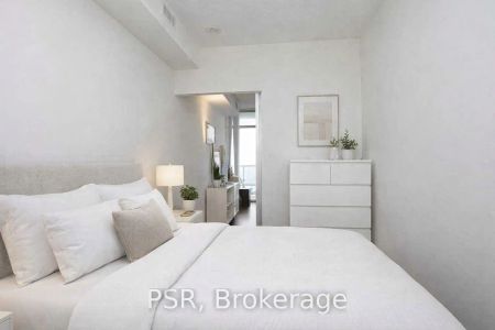 105 The Queens Way #1212 - Photo 5