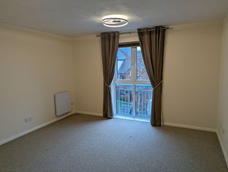 2 Bed Flat, Kingswood, BS15 - Photo 2