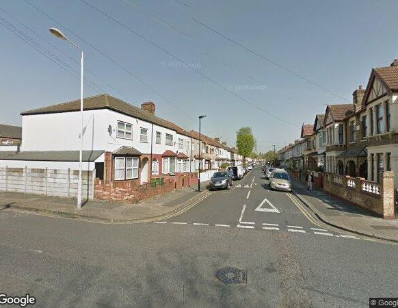 Studio Flat, Caulfield Road, E6 - Photo 1