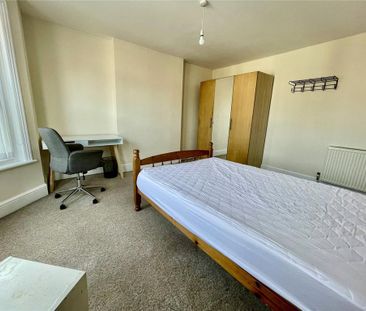 4 bedroom detached house to rent - Photo 5