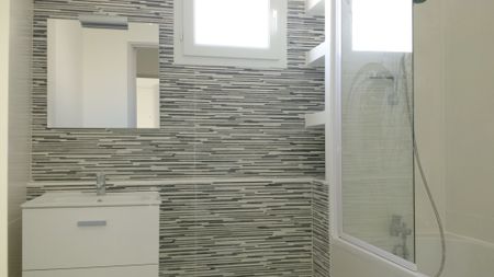Location Appartement 3 pièces 68m² ST DENIS 97400 - Photo 4
