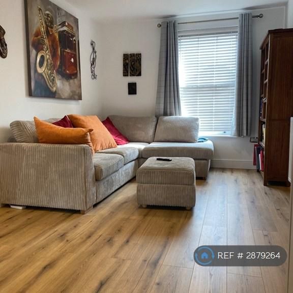 4 bedroom semi-detached house to rent - Photo 1