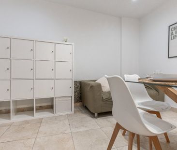 Interior room in Plaza de Santa Cruz - Photo 4