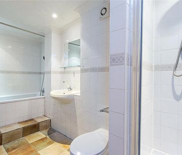 2 bedroom in London - Photo 1