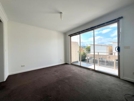 2 bedroom townhouse in the heart of Boronia - Photo 2