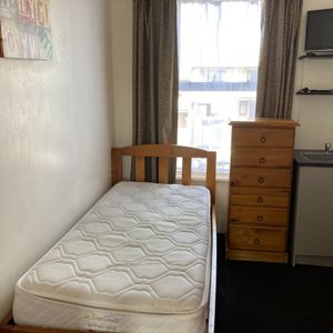 Fully furnished room available in Duncan Street - Photo 2