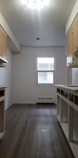 5 1/2 Rénove Chauffage/Eau Chaud/Entrée Laveuse/Sécheuse - Photo 1