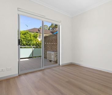 Light-Filled, Air-Conditioned Apartment in Prime Brookvale Location - Photo 4