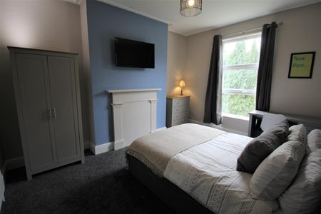 Cliff Road, Woodhouse, LS6 2ET, Leeds - Photo 2