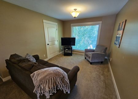 3 Bedroom Townhouse in Lake Country - Photo 2