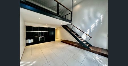 Stylish one-bedroom loft in prestigious SY21 development - Photo 5
