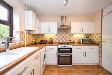 2 bedroom semi-detached house to rent - Photo 5