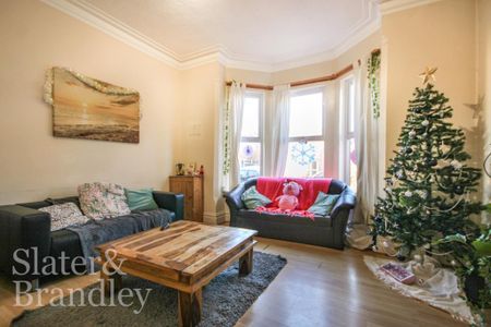 6 bedroom semi-detached house to rent - Photo 2