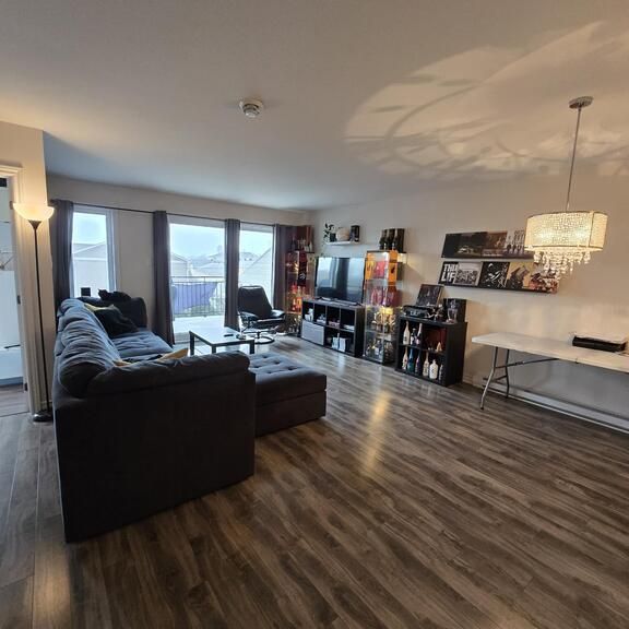 Grand 4½ + 1 Pièce Polyvalente - Photo 1