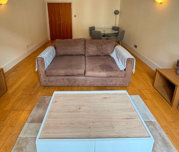 East Block, County Hall Apartments, Forum Magnum Square - Photo 3