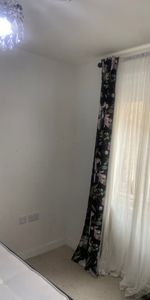 Room in a Shared House, Mast Street, IG11 - Photo 4