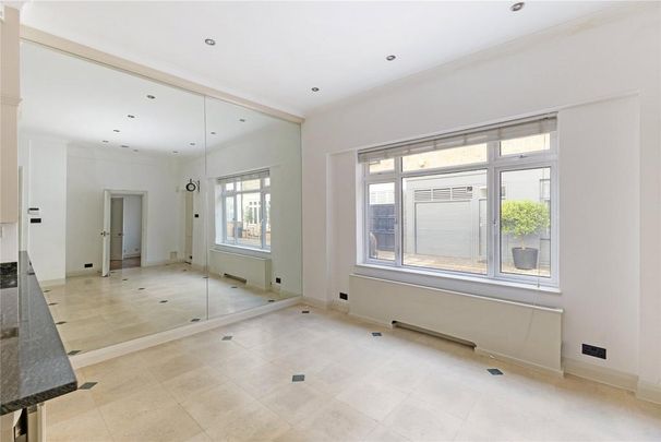 3 bedroom mews to rent - Photo 1