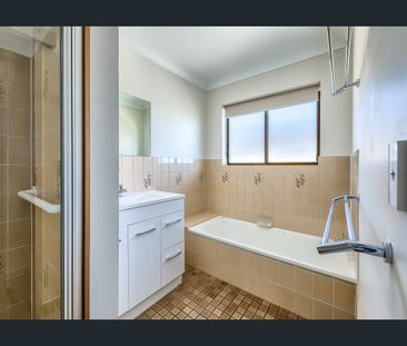 Spacious 3-Bedroom Apartment with City Views - Photo 6