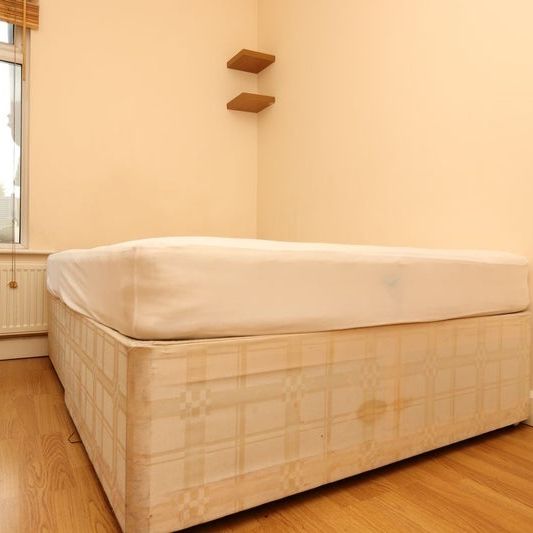 Room in a Shared House, Benson Avenue, E6 - Photo 1