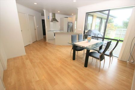 4 Bedrooms, Greenhithe - Photo 4