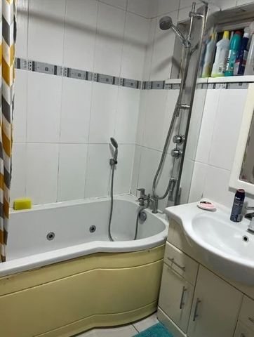 Room in a Shared House, Westmorland Close, E12 - Photo 3