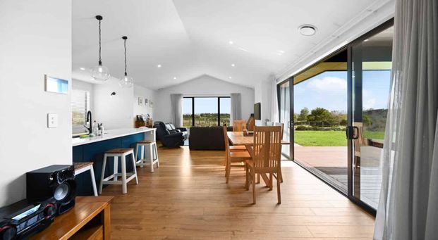 Prestigious Lakeside Estate in Horsham Downs - Photo 1