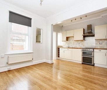 4 bedroom terraced house to rent - Photo 4