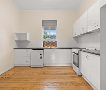 Immaculate Character Home With Stunning Views! - Photo 6