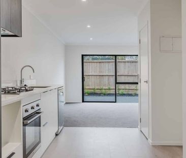 Stylish One-Bedroom Home in Chartwell - Wheelchair Friendly! - Photo 3