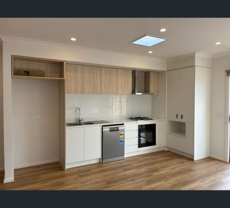 21 Callaway St, Mambourin, Vic 3024 - Photo 3
