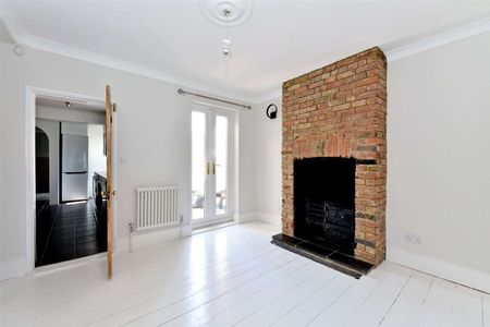 A three storey three bedroom family home located on a sought after cul-de-sac next to a family friendly park. - Photo 3