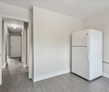 For Lease - 203 Nelson Street Unit# 1, Oakville, Ontario - Photo 3
