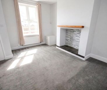2 bedroom end of terrace house to rent - Photo 2