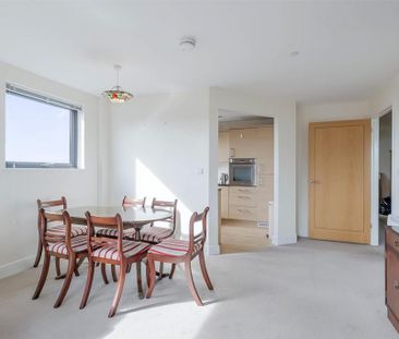 2 bedroom retirement property to rent - Photo 3