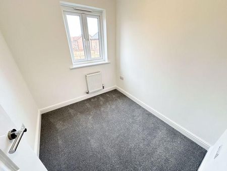 3 bedroom semi-detached house to rent - Photo 5