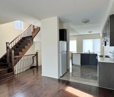 For Lease - 40 Vantage Loop Street, Newmarket, Ontario - Photo 3