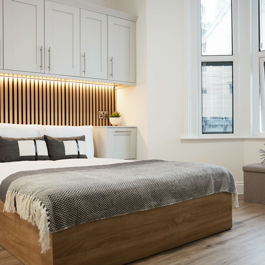 *All Bills Inc* 6 Luxury Self-Contained Studios Studio 2 - Photo 1