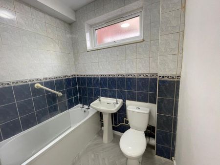 2 bedroom ground floor flat to rent - Photo 5