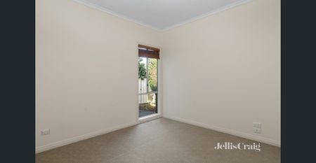 Executive Home in Quiet Court Location - Photo 2