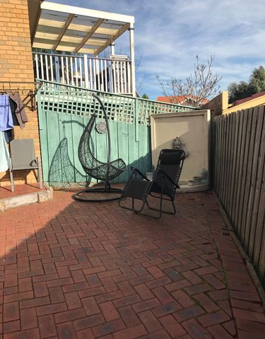 2 bedroom unit in Glenroy - Photo 4