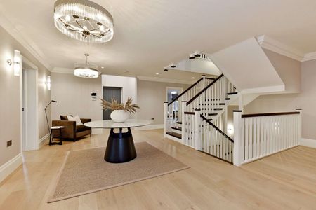 A magnificent, detached, modern family home of over 8,000sqft, spread over four floors. - Photo 5