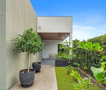 Stunning Contemporary Family Home - - Photo 3