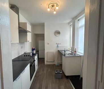 3 bedroom ground floor flat to rent - Photo 6