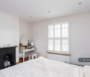 2 bedroom end of terrace house to rent - Photo 4